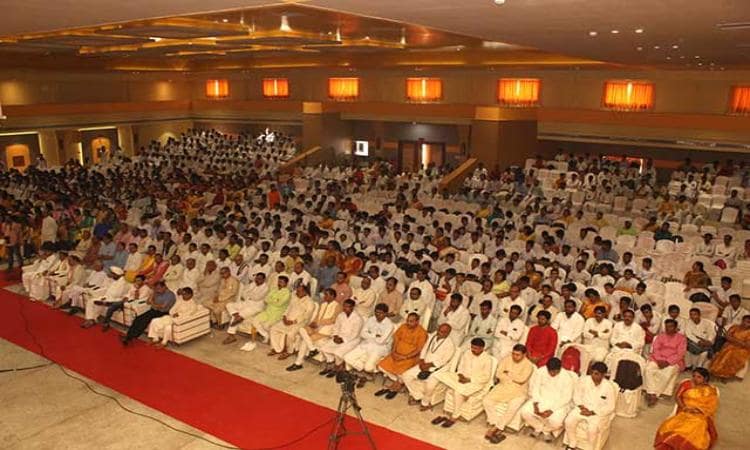 Guru Purnima was celebrated in grand way at Maharishi Mangalam Auditorium, Maharishi Vidya Mandir School campus, Hoshangabad Road, Bhopal on 16 July 2017.